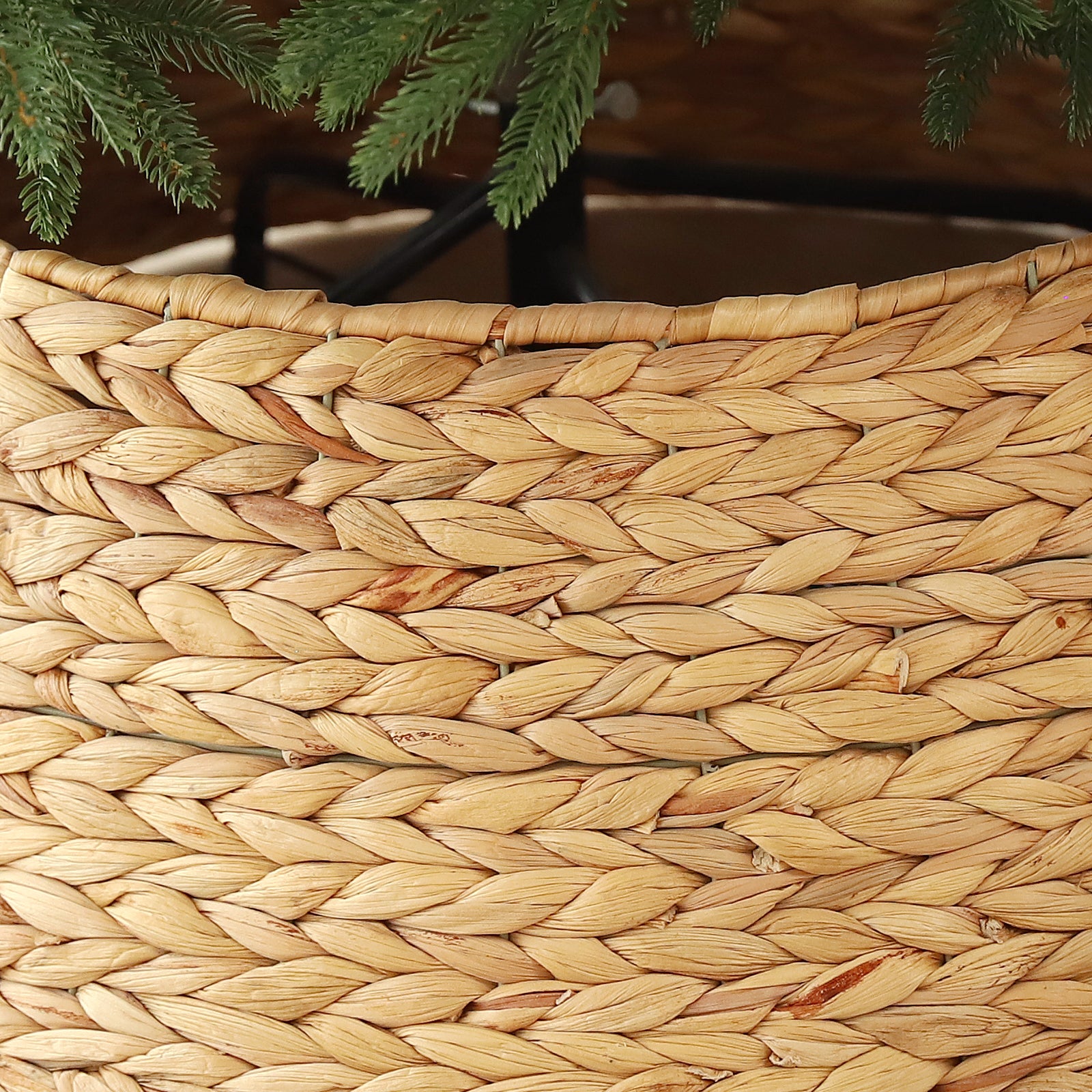 Salcar Weihnachtsbaumdecke aus Wasserhyazinthe – Handgefertigter Weihnachtsbaum Kragen in Natur, Ø 60 / 68 cm, Stilvoller Rattan Look