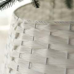 Salcar Weihnachtsbaumdecke aus Poly-Rattan in Weiß – Eleganter Weihnachtsbaumrock, Ø 60 / 66 cm, Stilvolle Abdeckung für den Baumständer