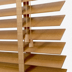 Sekey Jalousie aus Echtholz- Eichenfarbe - 50 mm Lamellen mit natürlicher Holzoptik Sekey