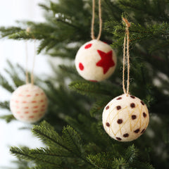 Salcar Weihnachtskugeln 6er Set – Handgefertigte Wollfilz-Kugeln 6 cm mit Juteseil, 3 Designs, Weihnachtsbaumschmuck & Festliche Deko