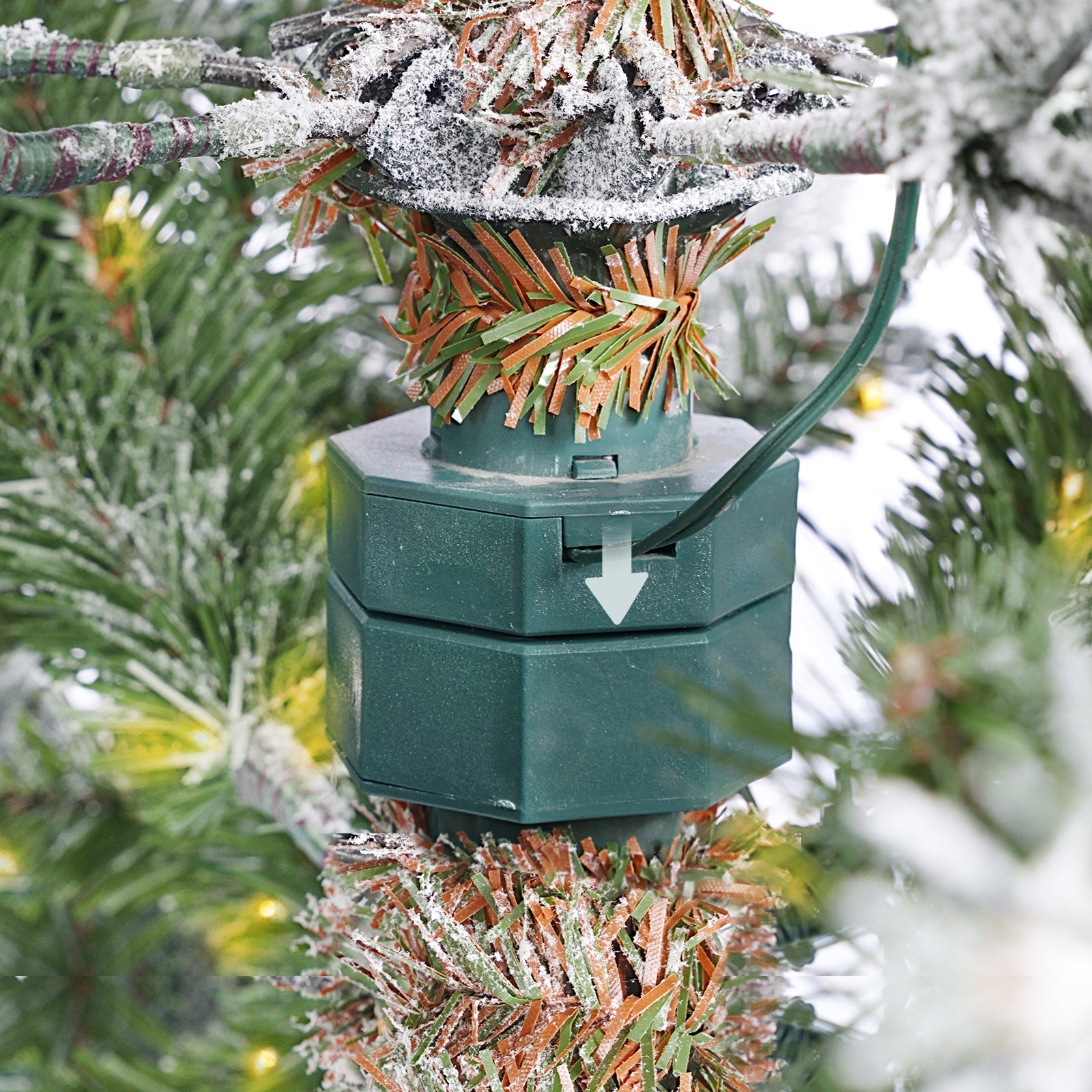 Künstlicher Weihnachtsbaum mit Schnee und LED Beleuchtung – Realistischer Tannenbaum mit Metallständer, 180 cm / 210 cm, warmweißes Licht