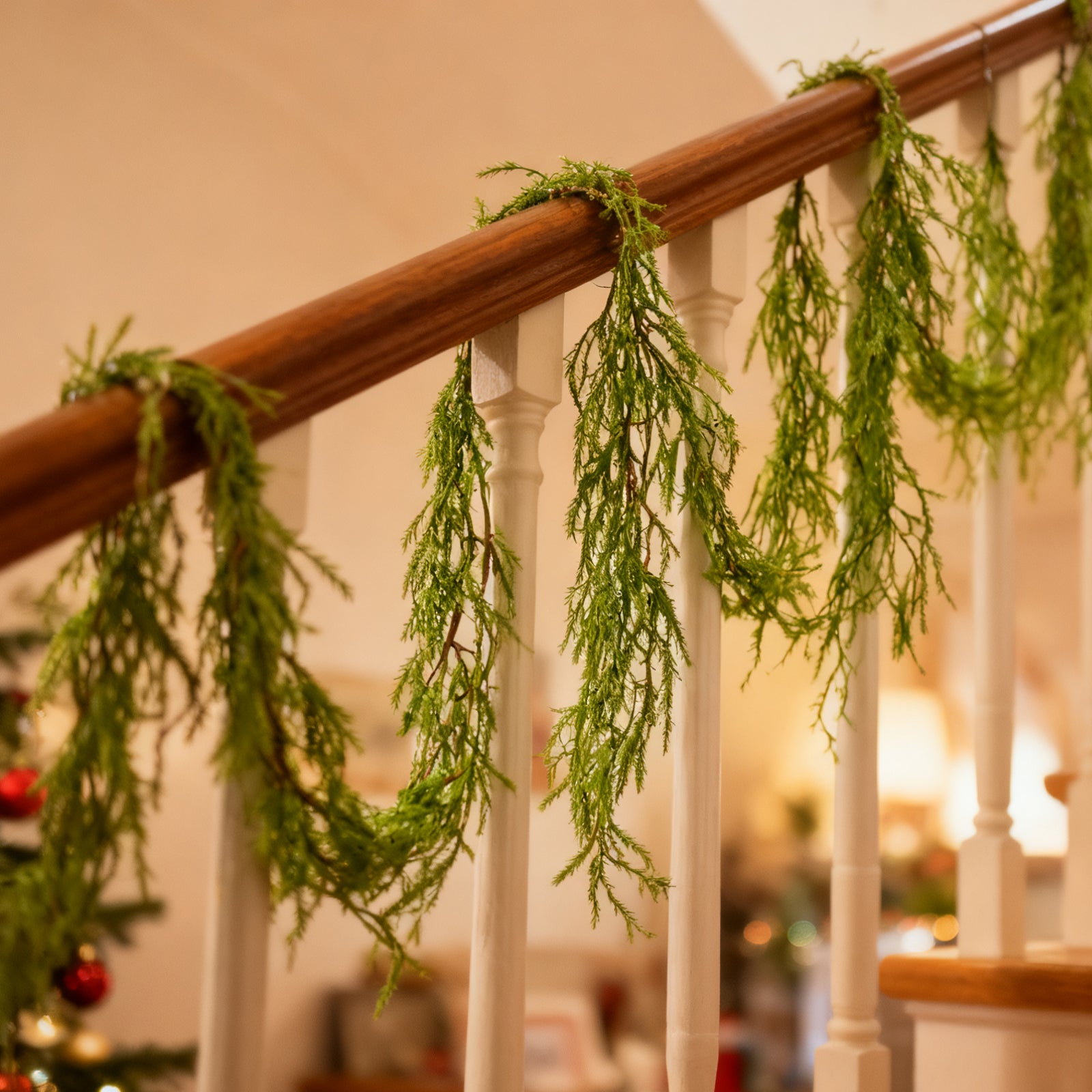 SALCAR Künstliche Weihnachtsgirlande aus 100 % PE – Realistische Tannengirlande für Wand, Tür & Kamin – Langlebig & wiederverwendbar