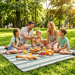 Sekey Picknickdecke Wasserdicht – Sandfreie Stranddecke mit Klassischem Streifenmuster in Hellgrün, Hellbraun & Weiß, PEVA-Unterseite & Tragegurt für Picknick, Camping und Strand