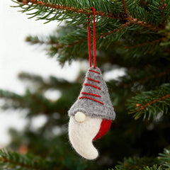 Salcar Christbaumschmuck 4er Set – Handgefilzte Weihnachtsanhänger Wichtel 10 cm aus Wollfilz, Rot & Grau, Baumschmuck Handarbeit für Weihnachtsbaum & Fenster