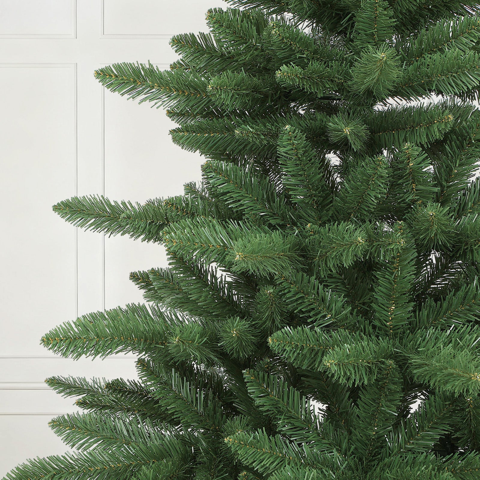 SALCAR Künstlicher Weihnachtsbaum aus 100% PVC – Naturgetreuer Tannenbaum mit dichtem Nadelkleid, stabilem Standfuß & Handschuhen – Wiederverwendbar, Sicher & Umweltfreundlich