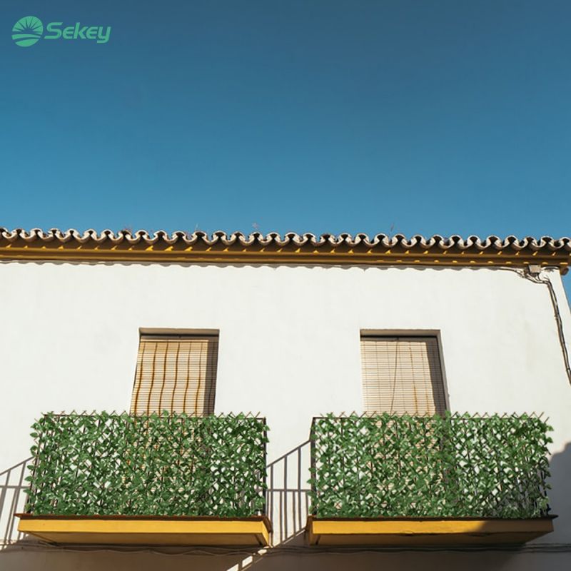 Sekey extendable willow fence with plastic leaves