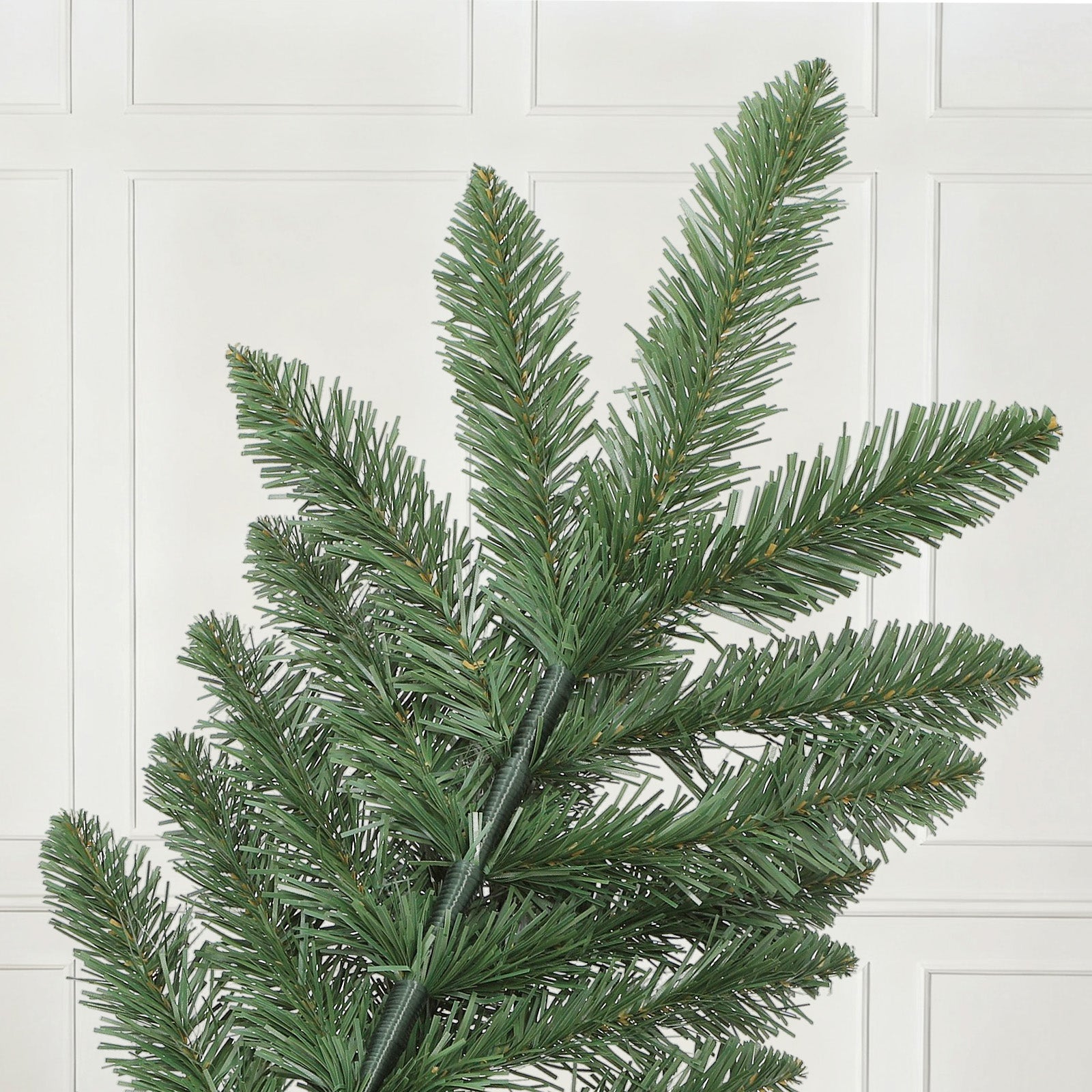 SALCAR Künstlicher Weihnachtsbaum aus 100% PVC – Naturgetreuer Tannenbaum mit dichtem Nadelkleid, stabilem Standfuß & Handschuhen – Wiederverwendbar, Sicher & Umweltfreundlich
