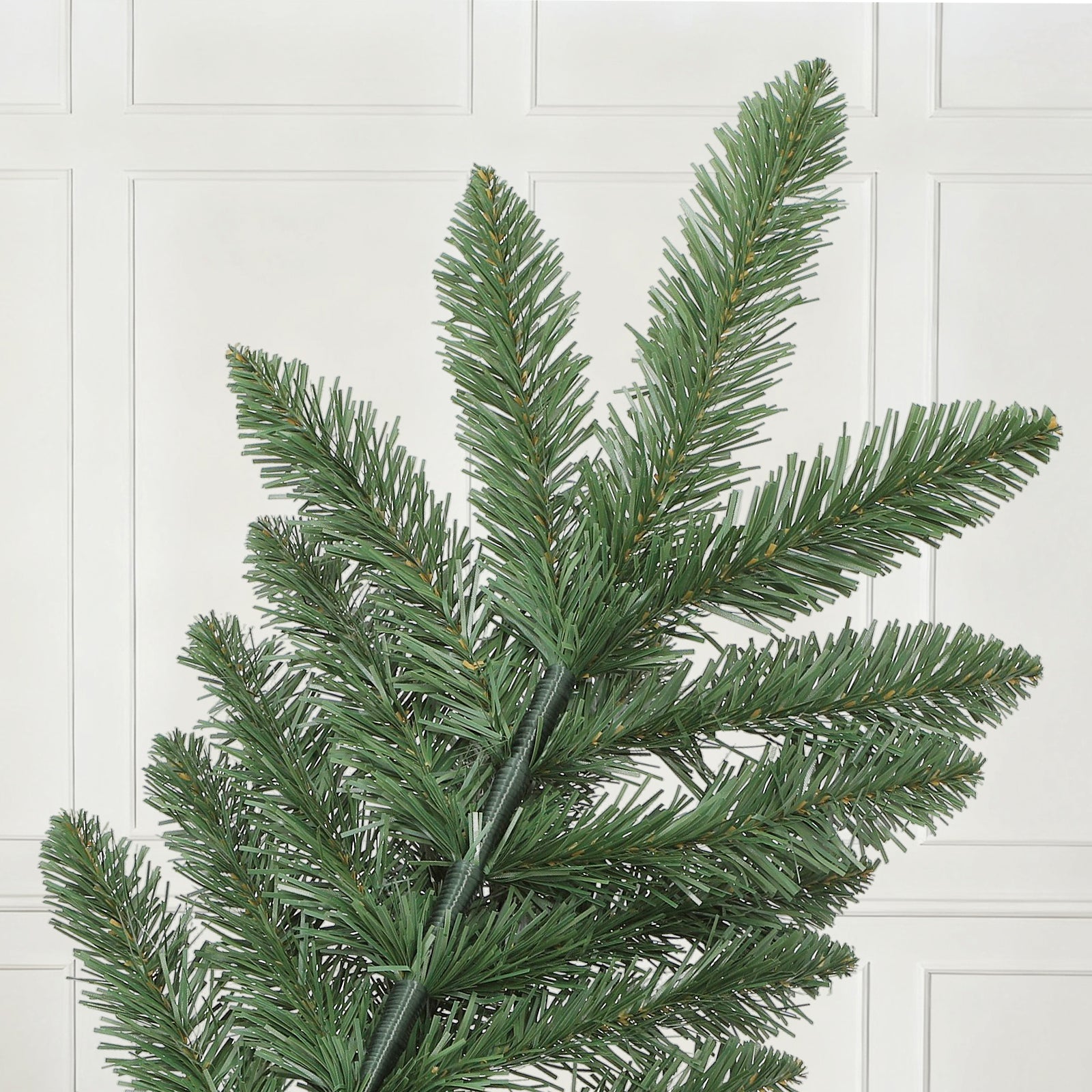 SALCAR Künstlicher Weihnachtsbaum 180 cm / 210 cm – Realistischer PVC Tannenbaum mit Holzständer für Innen & Außen