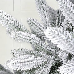 SALCAR Künstlicher Weihnachtsbaum mit Schnee – Realistischer Tannenbaum aus PE & PVC, naturgetreu, schwer entflammbar, stabiler Metallständer, einfacher Aufbau, wiederverwendbar