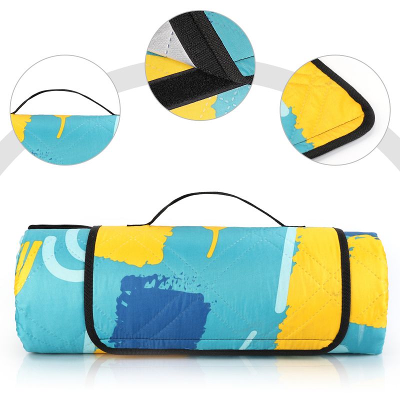 Sekey 200 x 200 cm picnic blanket made of blue and yellow patterned polyester fabric