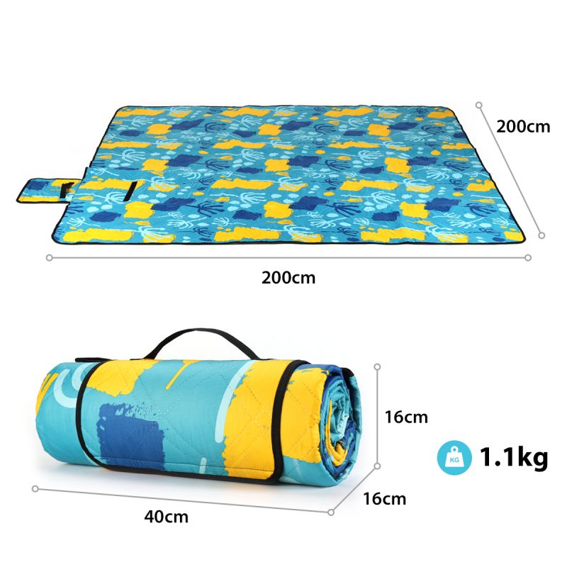 Sekey 200 x 200 cm picnic blanket made of blue and yellow patterned polyester fabric