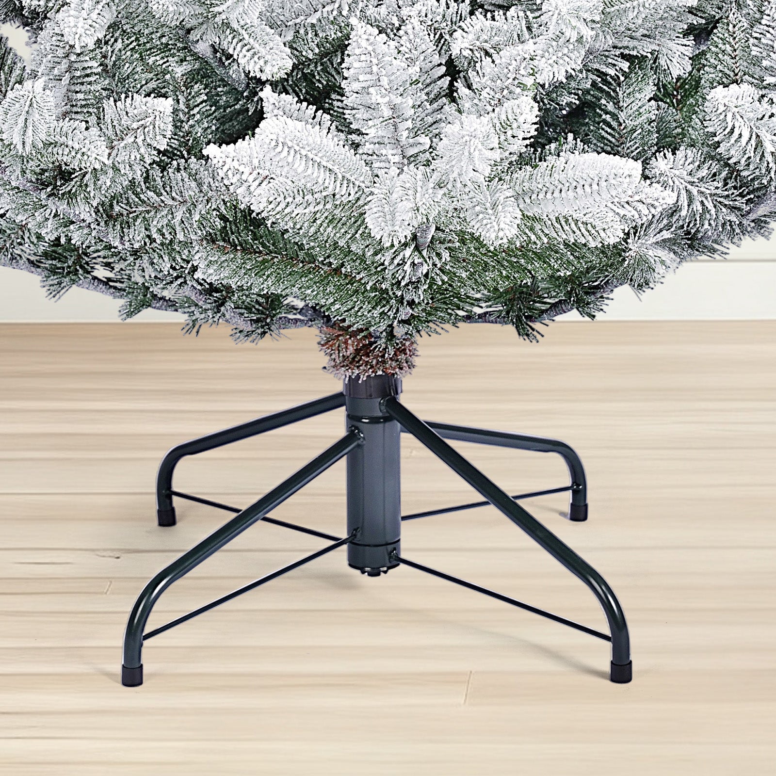 SALCAR Künstlicher Weihnachtsbaum mit Schnee – Realistischer Tannenbaum aus PE & PVC, naturgetreu, schwer entflammbar, stabiler Metallständer, einfacher Aufbau, wiederverwendbar