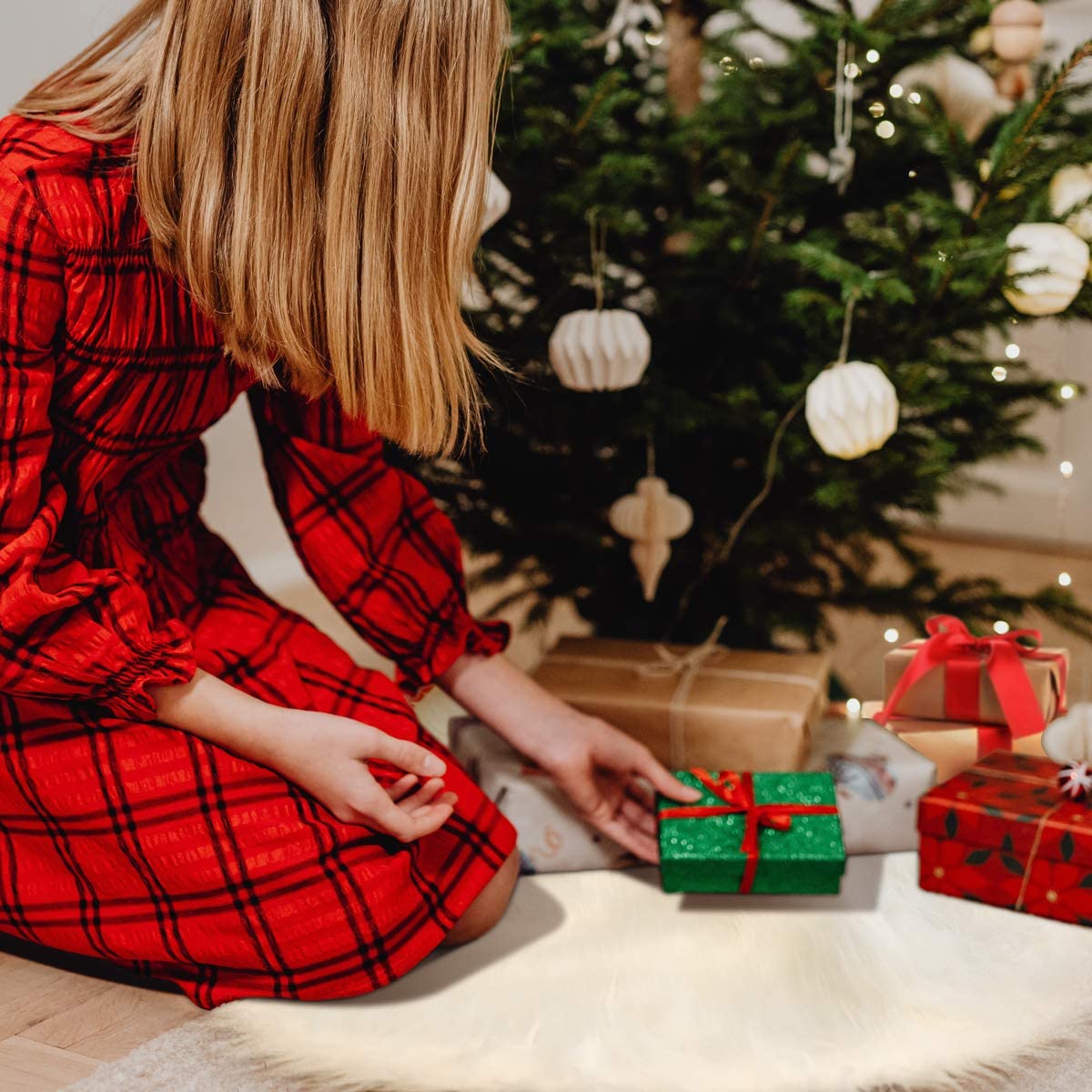 SALCAR Weihnachtsbaumdecke Weiß – Runde Plüsch Christbaumdecke aus Kunstfell, Deko für Weihnachtsbaum, Party & Hochzeit