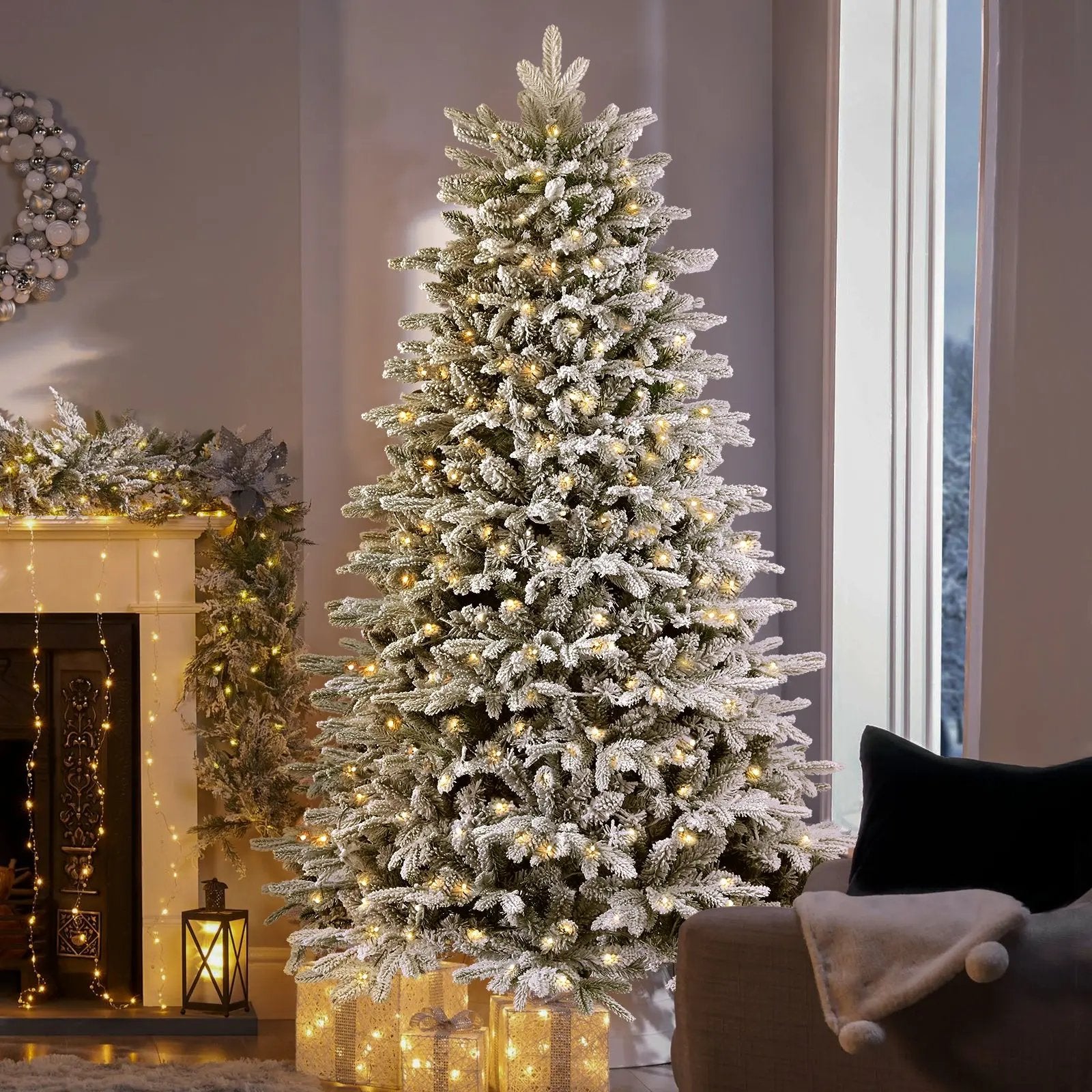 künstlicher schnee weihnachtsbaum Schneebedeckter Weihnachtsbaum mit Leuchtperlen und stabilem Holzständer – sekeymall
