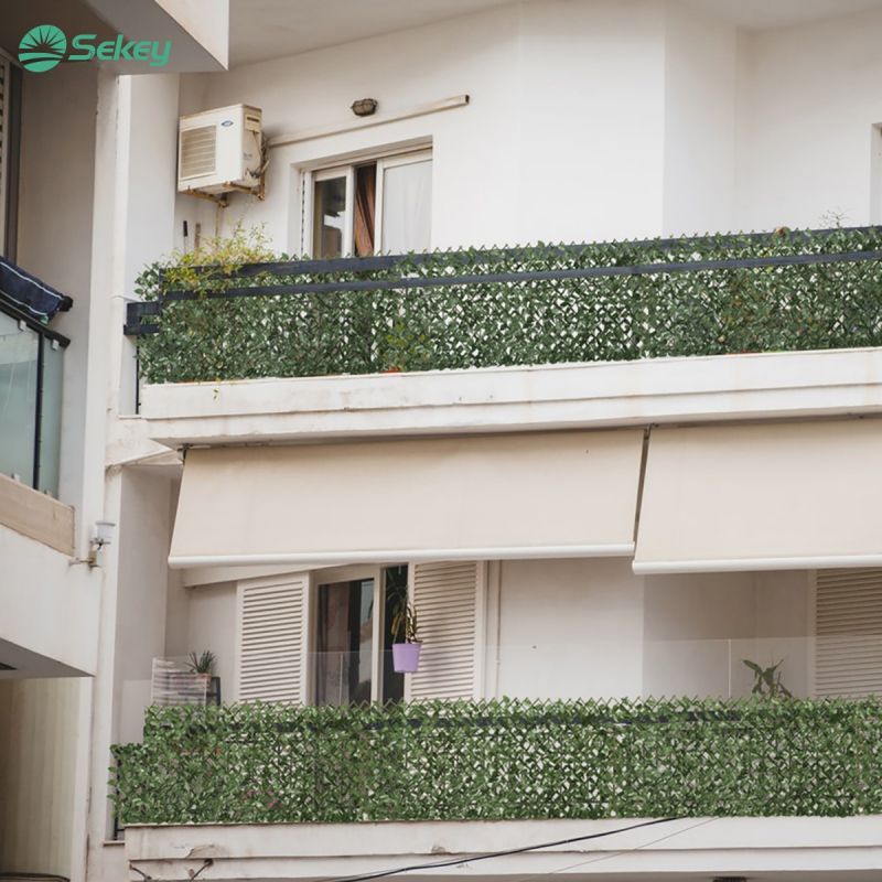 Sekey extendable willow fence with plastic leaves