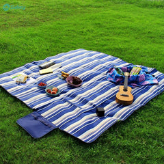 Sekey 200 x 200 cm picnic blanket with blue and white striped fleece fabric