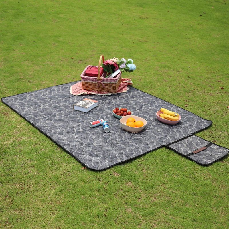 Sekey 170 x 140 cm picnic blanket made of grey patterned polyester fabric